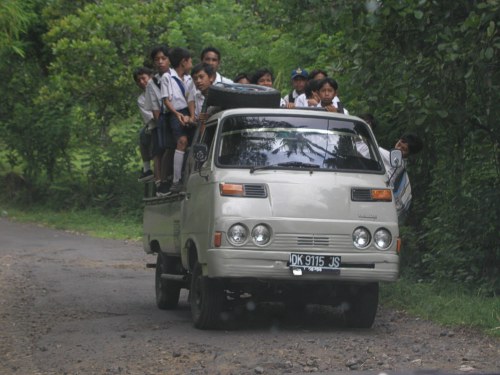 Schulbus auf dem Gunung Agung