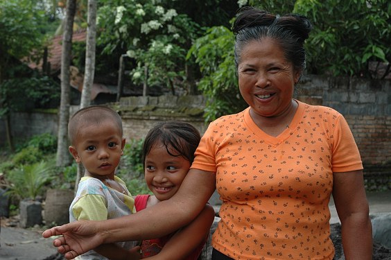 Die Oma und ihre Enkel