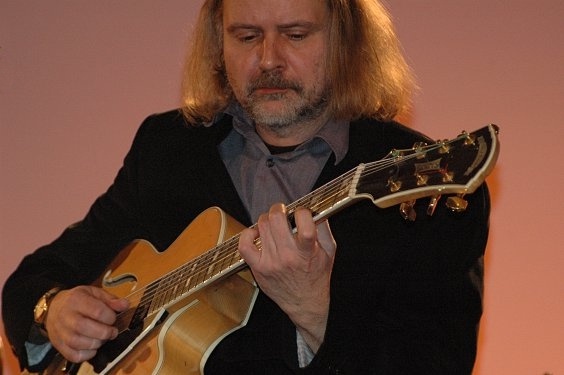 Helmut mit seiner 7-saitigen Gitarre